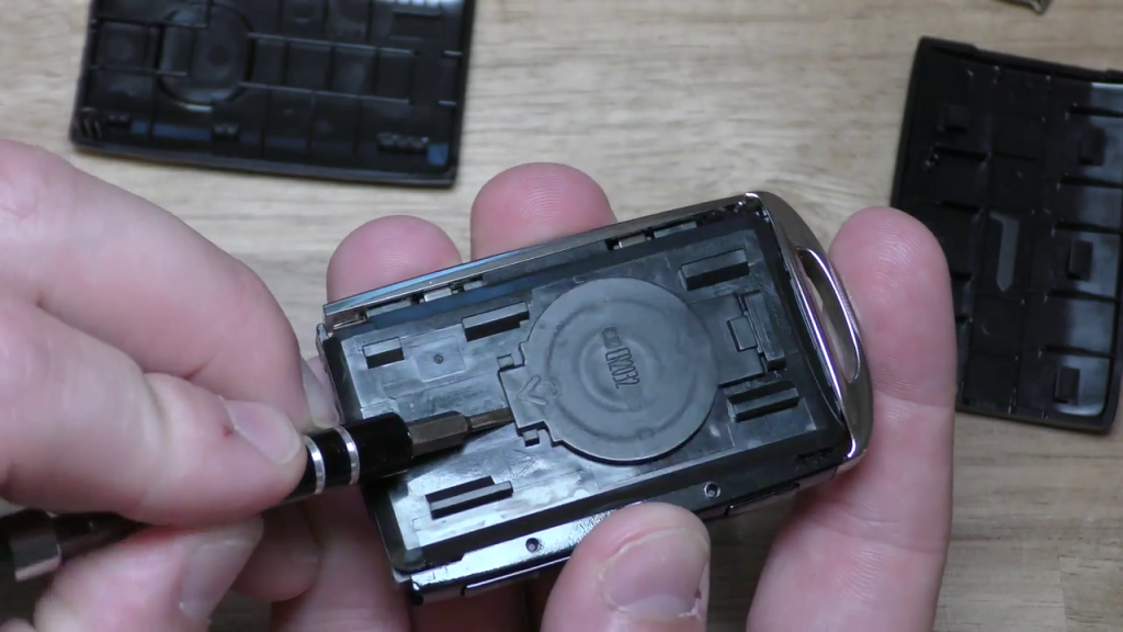 Removing CR2032 battery cover on Mazda 2019 Key Fob